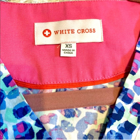 NWOT Colored Dots Scrub Top - Picture 3 of 4